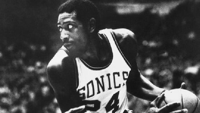 这个巨星永远改变了NBA 40年后他终于入选名人堂