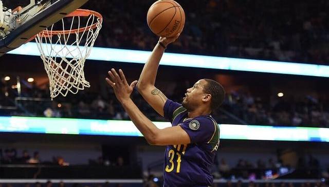 【视频】悲剧！NBA鹈鹕队23岁希望之星因走错家门遭枪杀