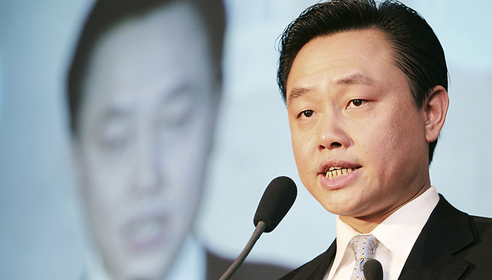 国美创始人黄光裕再减刑11个月