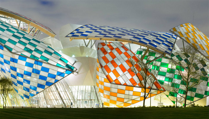 LV基金会大楼近日变成了随时变色的魔方  高手也不一定能解