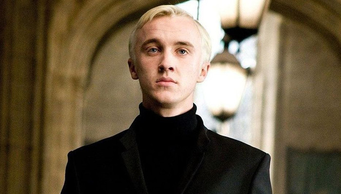 德拉科·马尔福在《哈利波特与被诅咒的孩子》中以马尾辫造型亮相