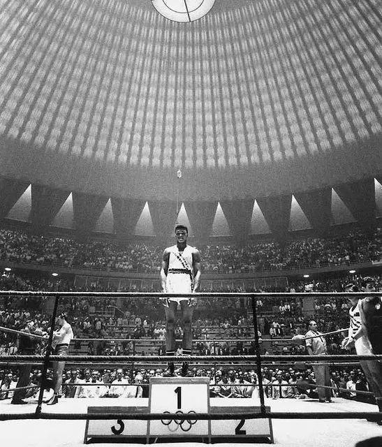 从没看过拳王阿里的比赛，我们到底在纪念他什么?