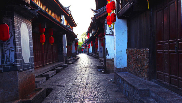 丽江古城，商铺罢市