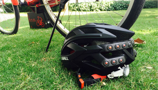 【玩物】智能自行车头盔能让骑行变得更有趣吗？