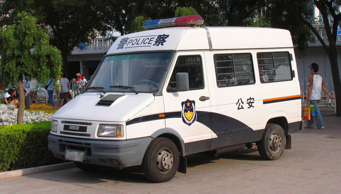 强制传唤，警官证