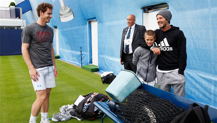 “小贝克汉姆”不爱足球爱网球 身手矫健大战安迪·穆雷