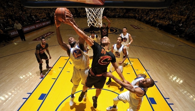 詹姆斯欧文合砍82分 骑士112-97击退勇士重回主场