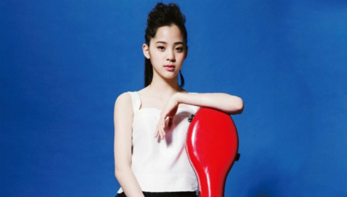 欧阳娜娜惨遭黑，妈妈微博发长文力挺：你是勇士！