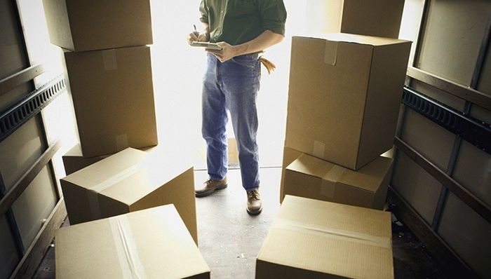 一名物流配送员的“搏命”一天