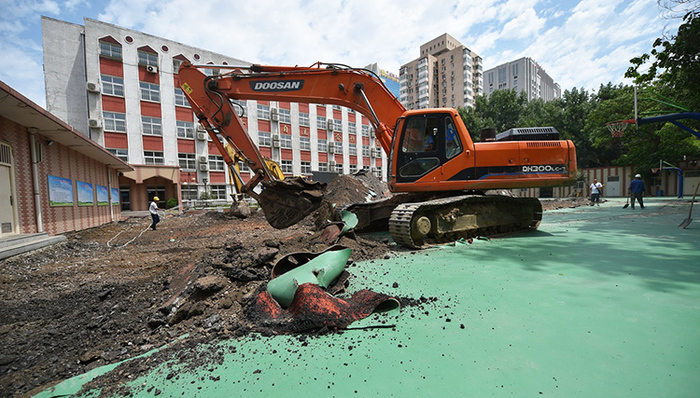 央视,调查,毒跑道,工业废料
