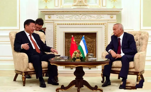 习近平同乌兹别克斯坦总统卡里莫夫举行会谈
