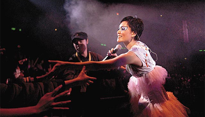 夜观星象|王菲经纪人否认演唱会高票价  宁静发文称选择离开