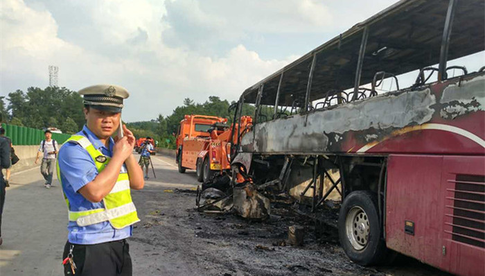 湖南宜凤高速,大巴起火,司机