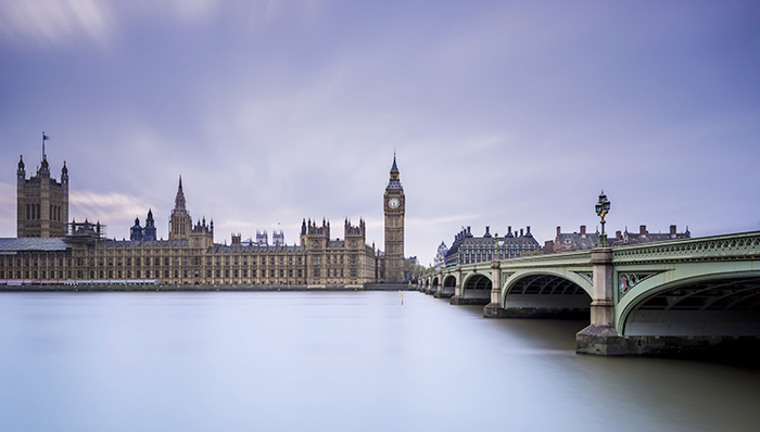 英国脱欧导致英镑贬值