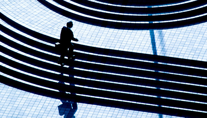 雷士照明,乐百氏,王石,王志东,家居照明,古驰集团,资本,内斗,逼宫,倒戈