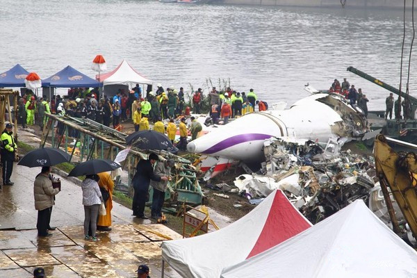 大陆罹难者家属奔赴现场。图片来源：东森新闻云。