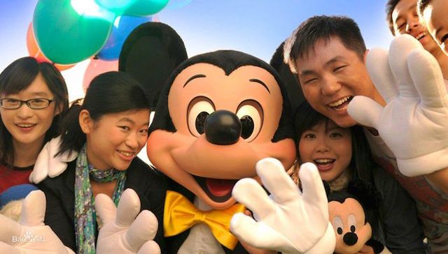 潮牌把店开进上海迪士尼 这个乐园能带给它们什么？