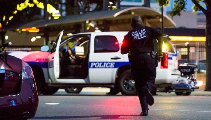 在逃,狙击手,美国总统,警察开枪,达拉斯,枪击事件,美国路易斯安那州,斯特林,视频,黑人男子