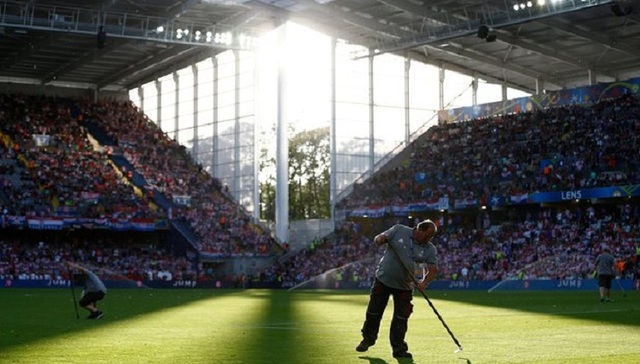 球场草皮养护是个技术活 这点上英格兰人干得比他们的国家队强多了
