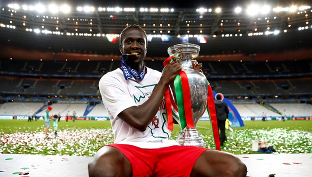 英超水货成欧洲杯最终杀手 非洲孤儿埃德改写葡萄牙历史