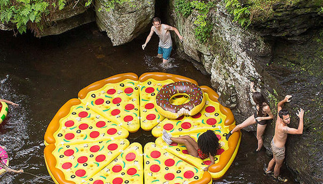 【是日美好事物】情侣鞋的新选择 戏水带上浮床很重要