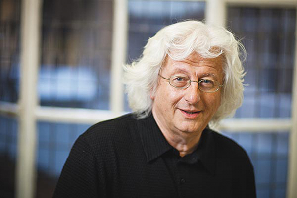 艾斯特哈兹：欧洲后现代文学的传奇贵族