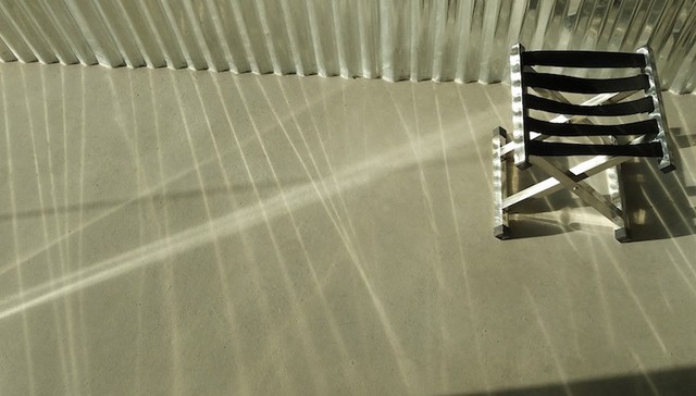 撸串这件事，在这个铁皮屋里发生应该比坐路边更酷