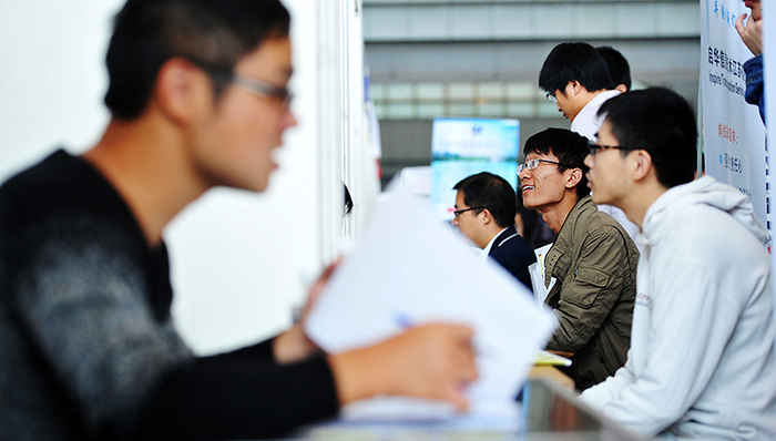 大学生就业调查,一线城市,调查失业率,就业市场,就业难,农村基层,大学生报名,高校毕业生,三支一扶