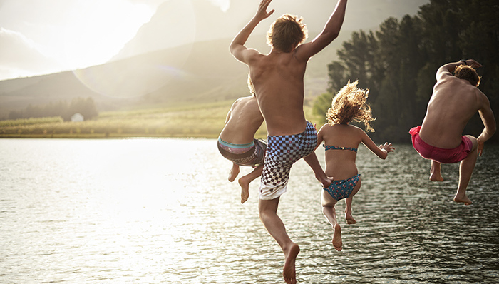 中国对外直接投资,海外并购,意大利足球,并购交易,千禧,AC米兰,瑞银,金融时报,港口建设,铁路设备