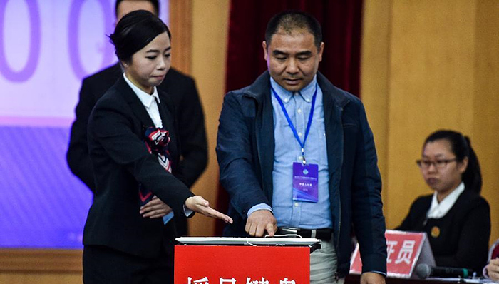 中国人民大学,经济学教授,聂辉华,北京市,车辆拥堵,非法地下牌照市场,摇号