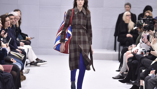 【是日美好事物】巴黎世家重新演绎红白蓝包包 让听歌变酷的死星音响