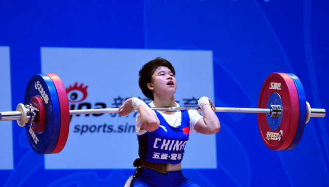 19岁举重女孩侯志慧的残酷奥运：还没开始就结束了