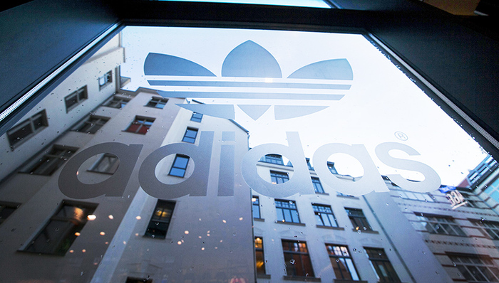 新款运动鞋AlphaBounce