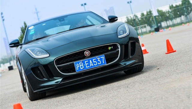 用一天时间把捷豹的所有车型都玩了个遍