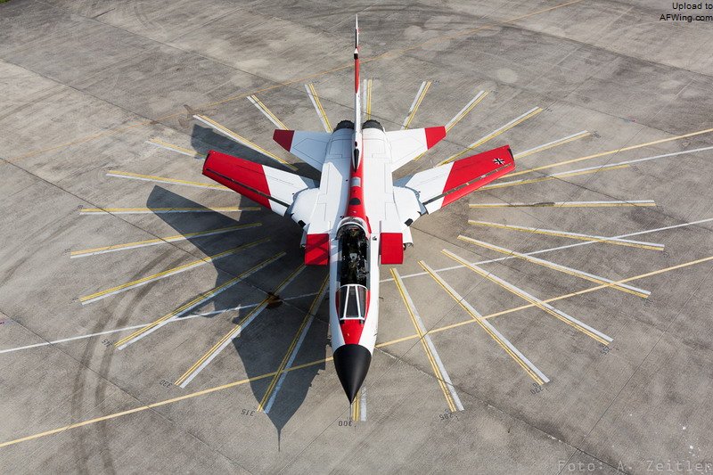 德国空军“狂风”44+61的原型机纪念涂装