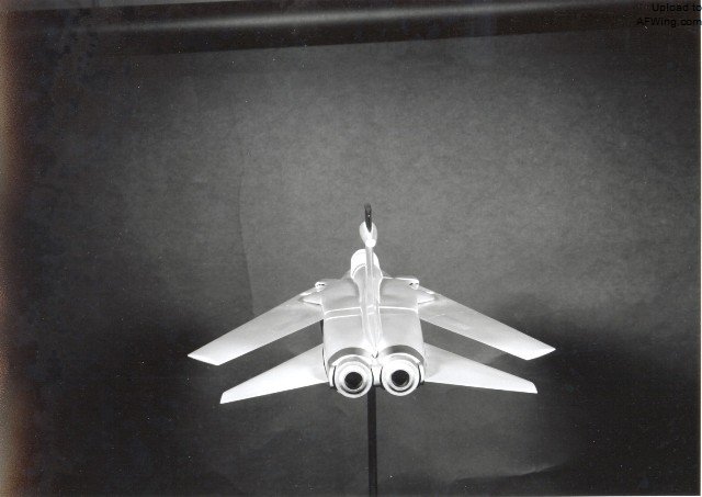 最终，三方都接受的双座双发设计，至此“狂风”战斗机的气动外形基本形成