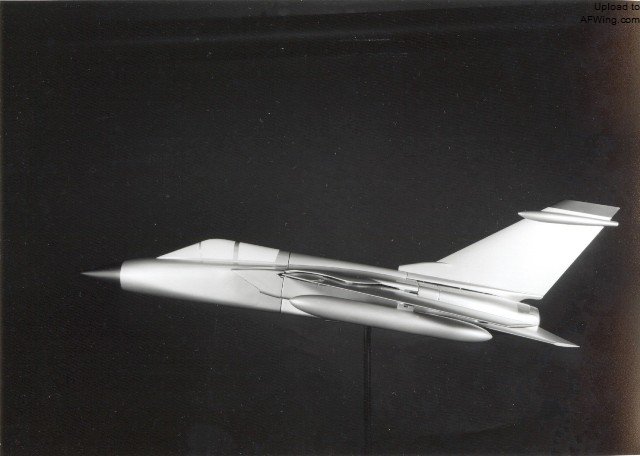 最终，三方都接受的双座双发设计，至此“狂风”战斗机的气动外形基本形成