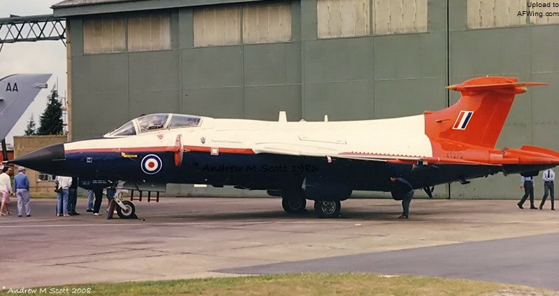 安装了MRCA雷达罩的“海盗”XT272