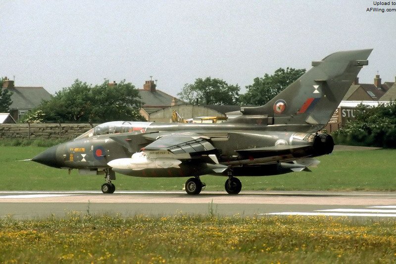 1975年12月19日，P.06（XX948）在沃顿首飞