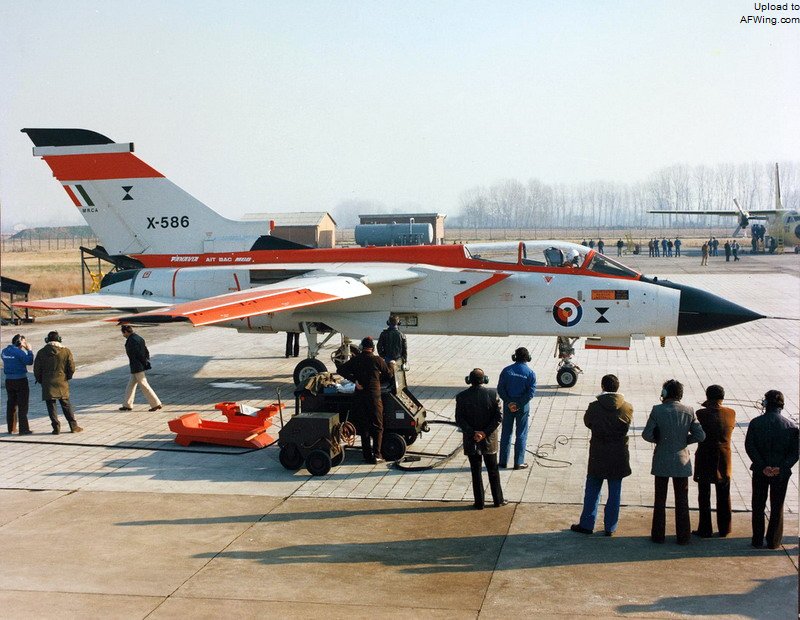 意大利的第一架“狂风”原型机P.05（X-586）