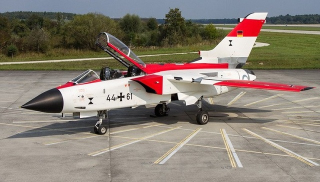 狂风,英国飞机公司,1975年,航电系统,1970年,升力发动机,1980年,垂直打击,可变后掠翼