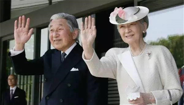 退位,藤原氏,源赖朝,足利尊氏,重仁,天皇制度,室町幕府,近现代日本,正亲町天皇,弘安