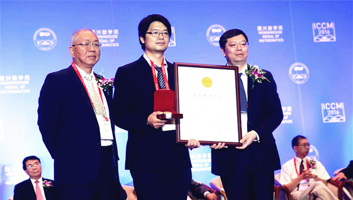 丘成桐：完全不懂数学，才会有‘数学无用’的说法 | 世界华人数学家大会召开