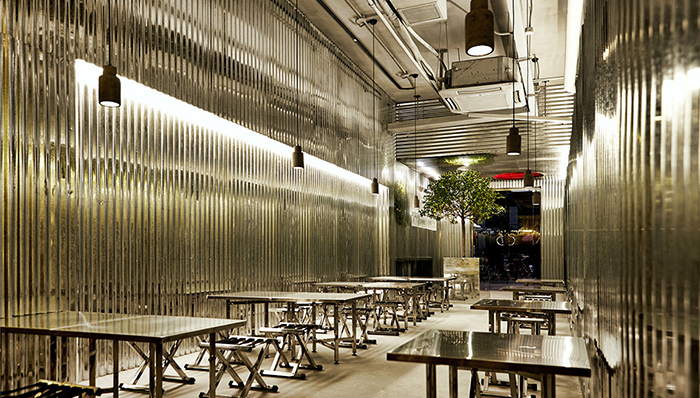 北京有家烧烤店，由全金属打造而成