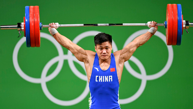 男子举重77公斤级上演“绝杀” 黑马夺冠吕小军收获银牌