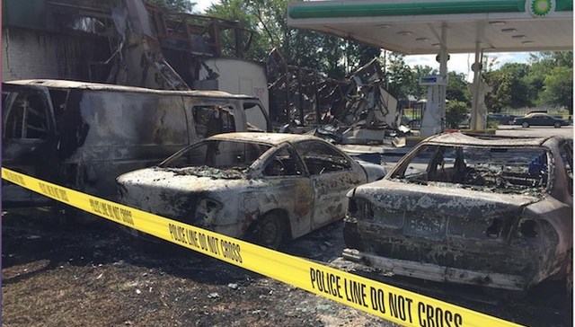 美国密尔沃基警察枪杀黑人引发骚乱 国民警卫队随时待命