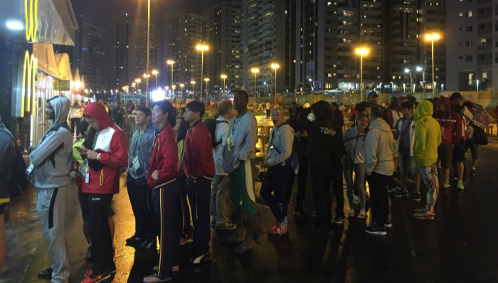 说好的各国风味大餐呢？ 奥运选手们都最爱奥运村里的免费麦当劳