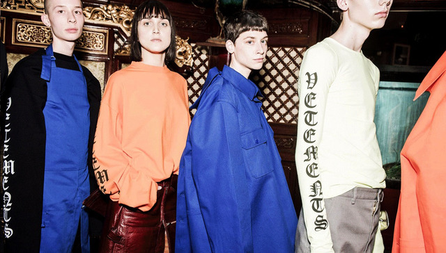 为什么总爱在衣服上印暗黑系哥特字体 这样会比较酷吗？