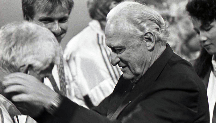 足球,奥运会,逝者