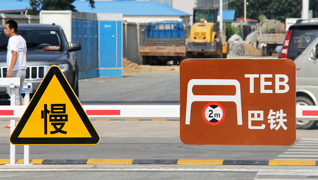 投资者聚集华赢凯来总部求赎回